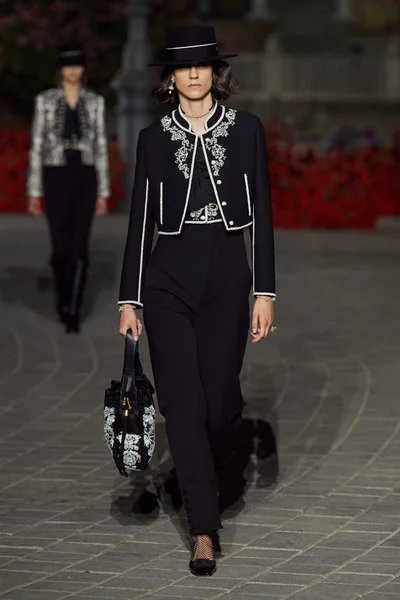 Look 7